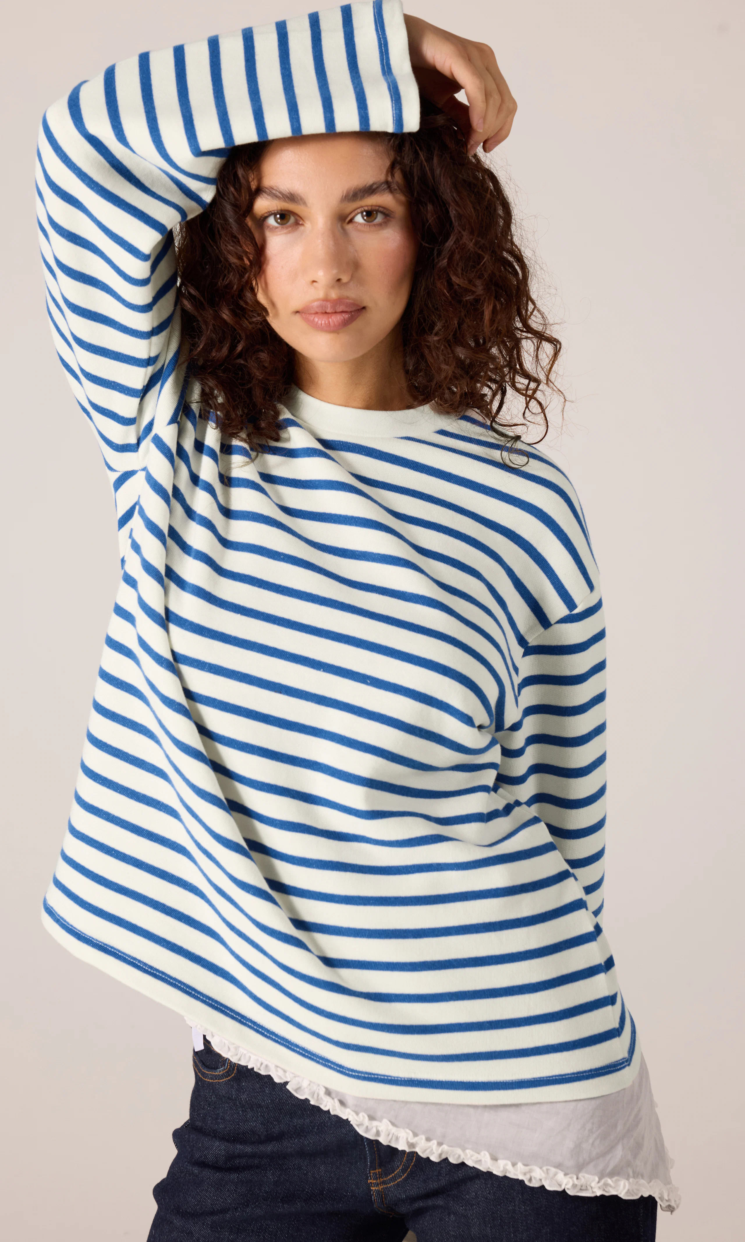 Stripe Pitkähihainen Paita. Front. Model.