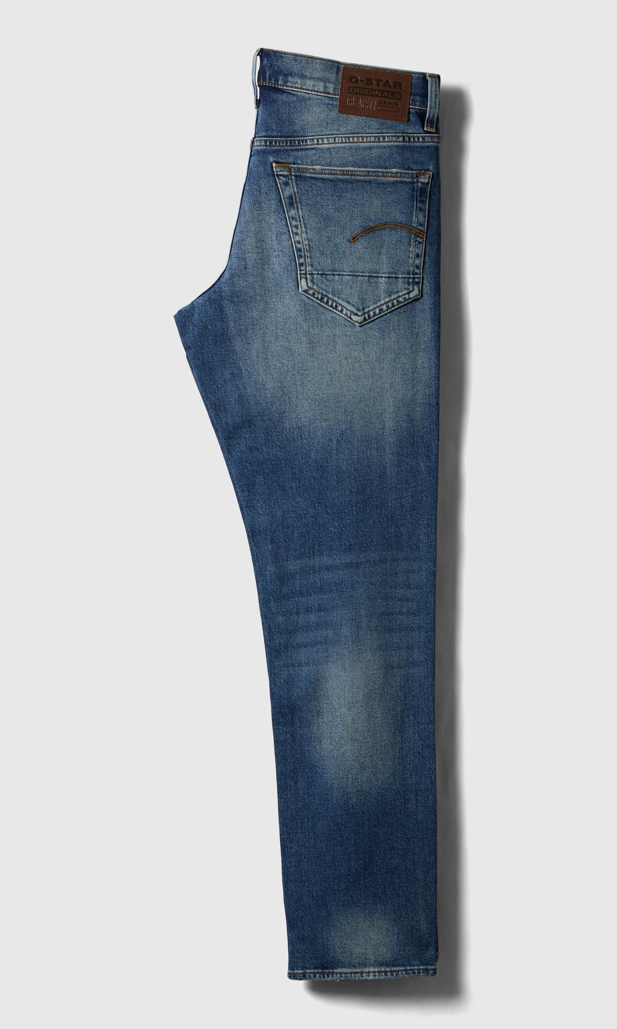 3301 Regular Tapered Medium Blå Jeans. Back. Flat.