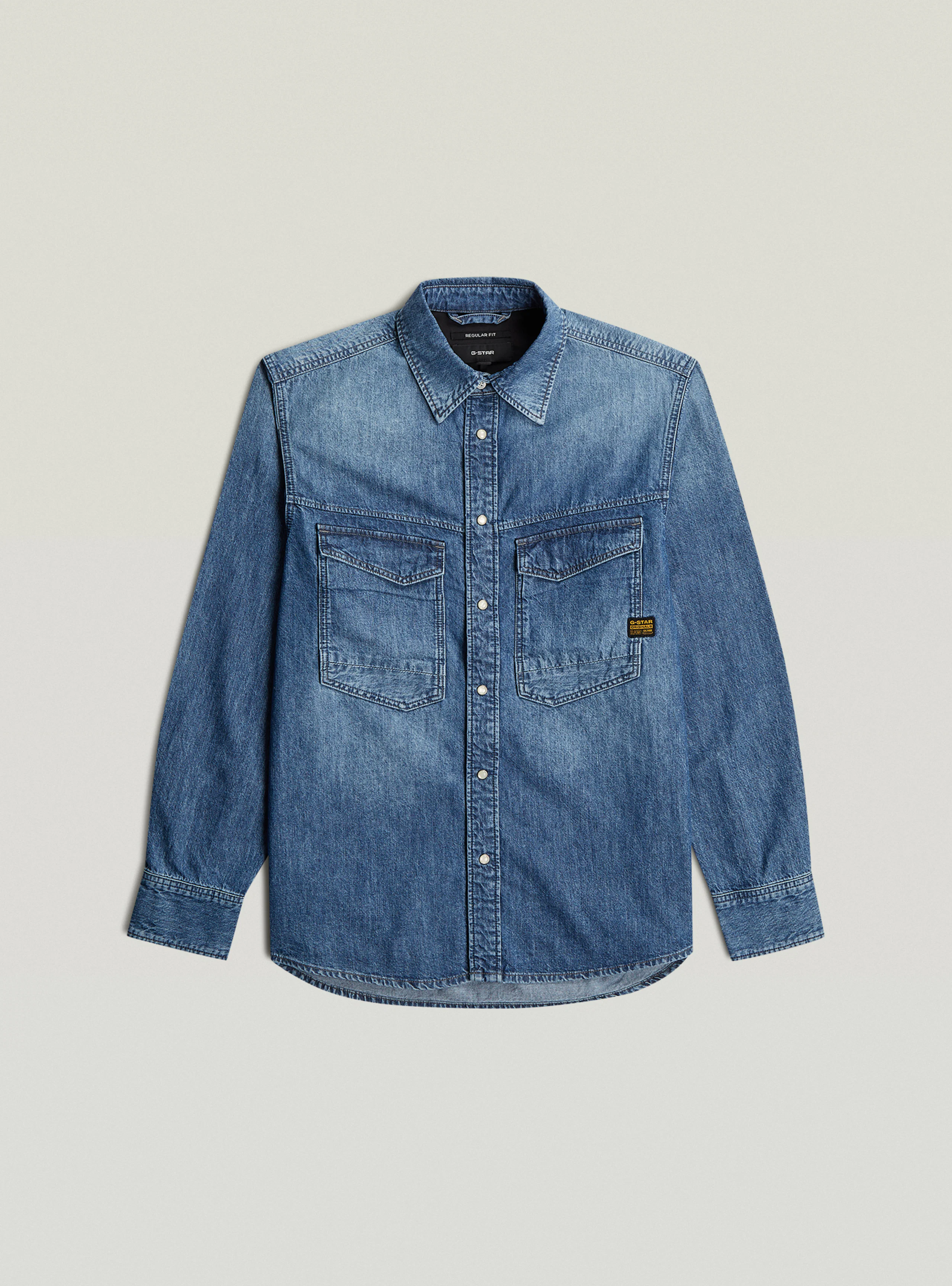 Dakota Regular Shirt Medium Blå Denim Skjorte. Front. Model.