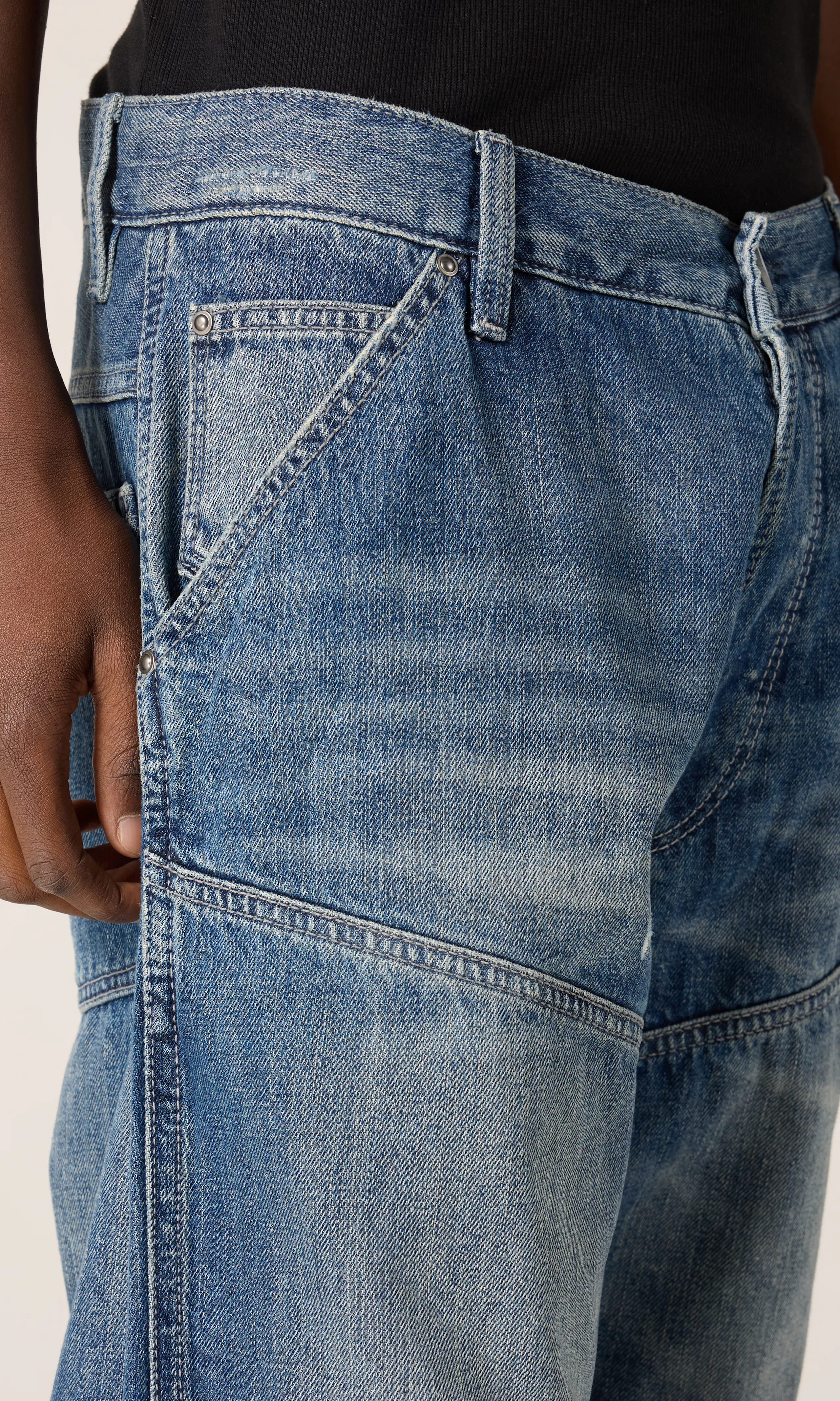 5620 3D Loose 2.0 Medium Blå Jeans. Detail 2. Model.