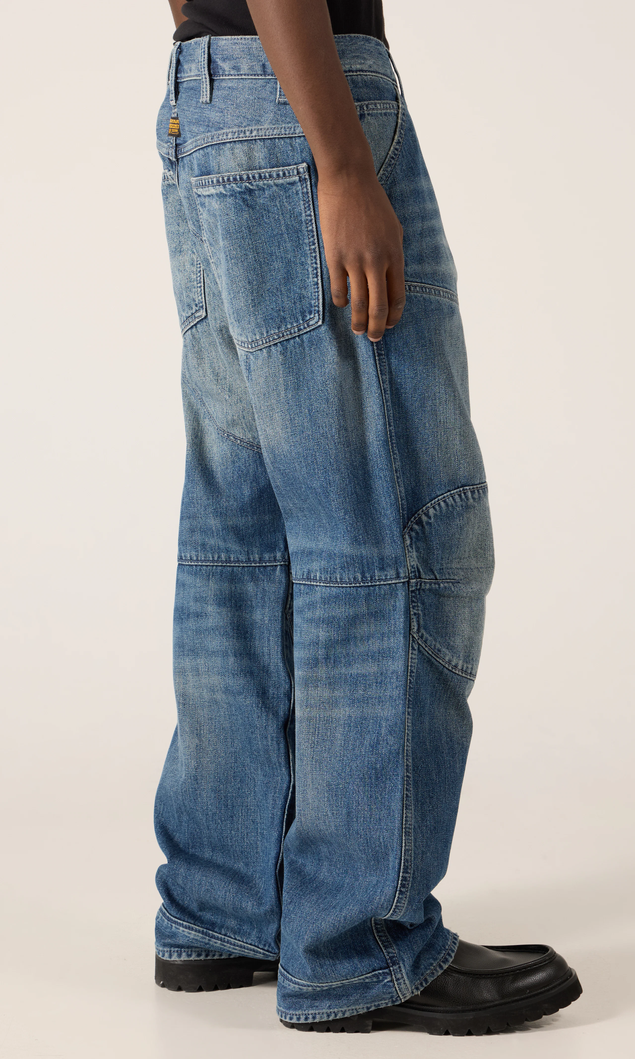 5620 3D Loose 2.0 Medium Blå Jeans. Front 2. Model.