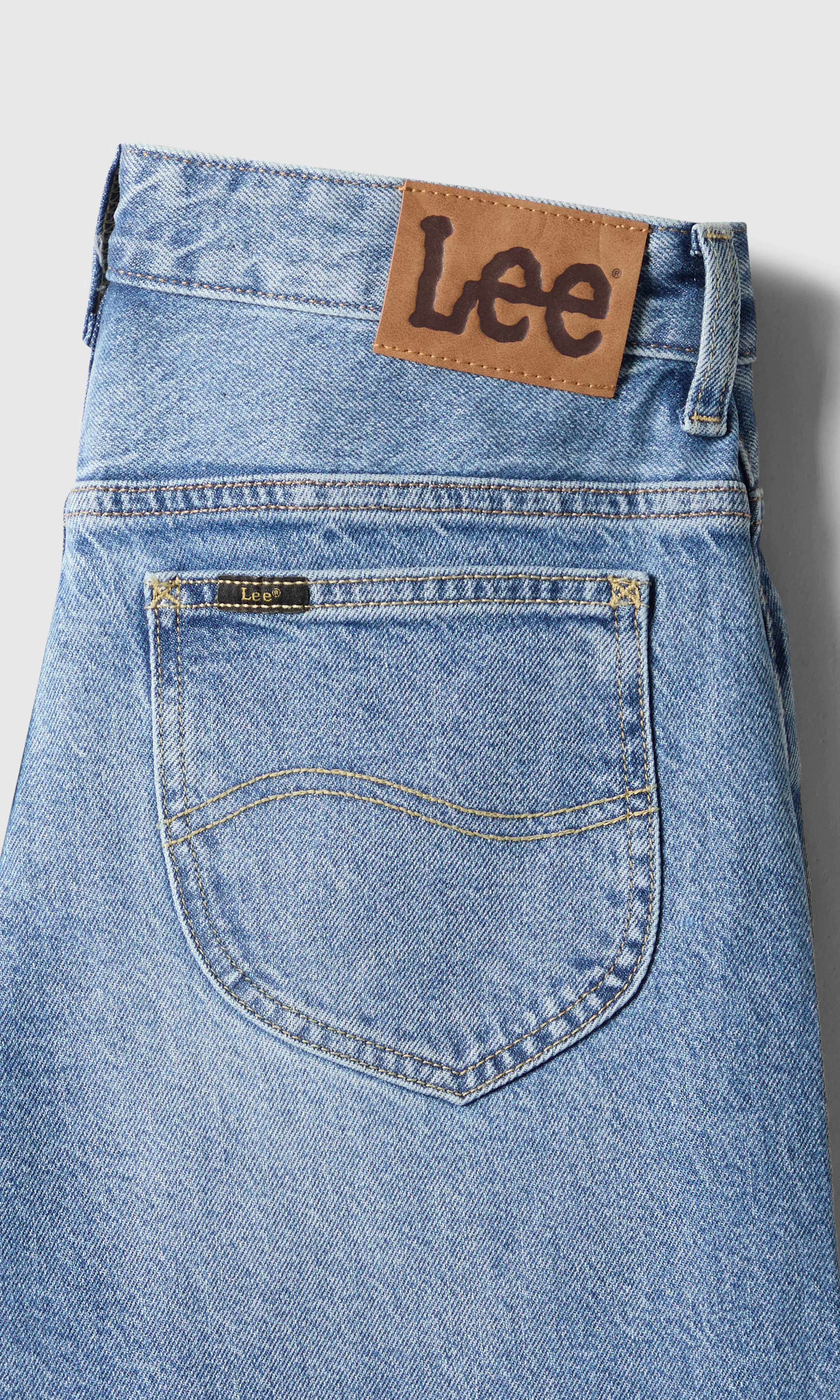 Rider Loose Jeans. Detail 1. Flat.