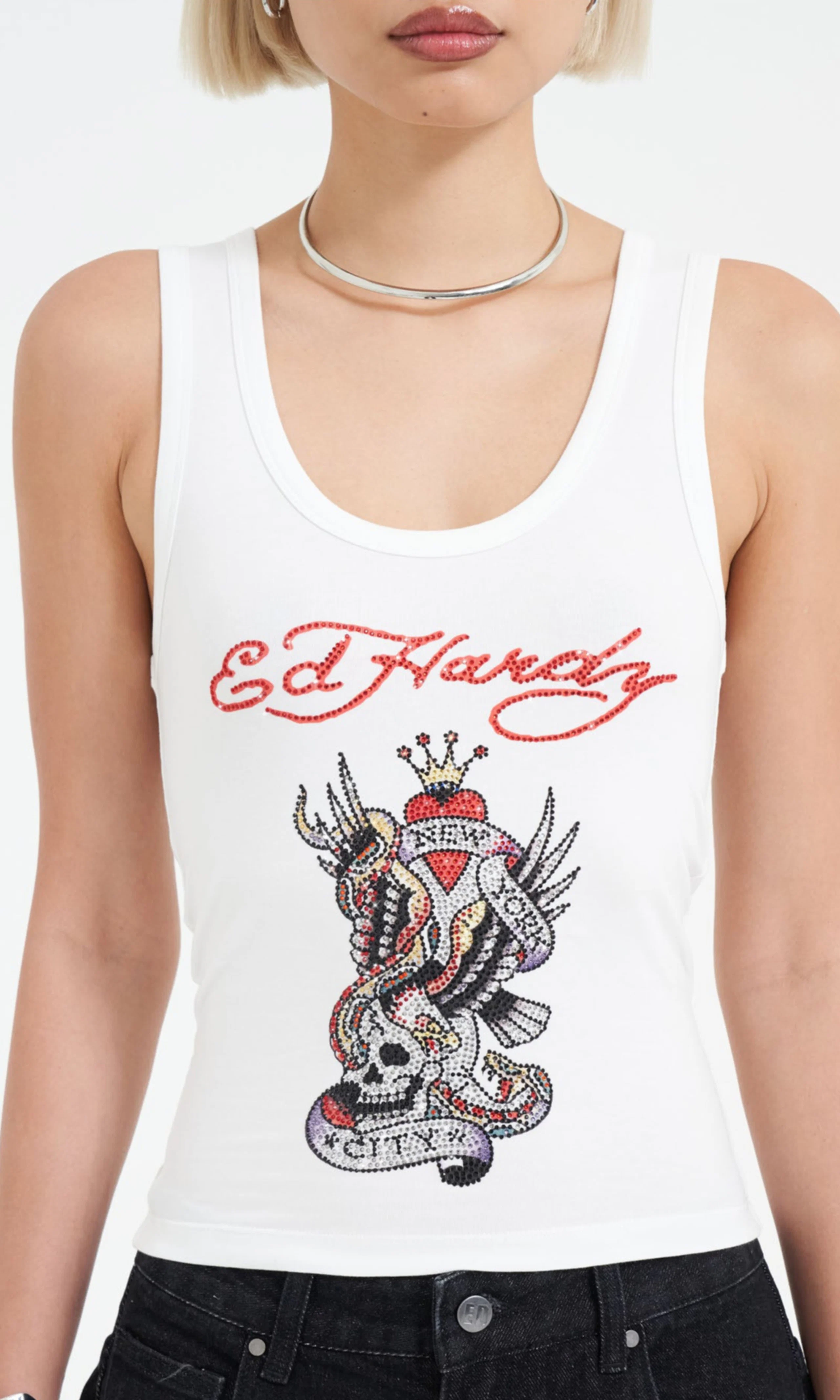 New York City Diamante Cropped Vest Toppi. Front. Model.