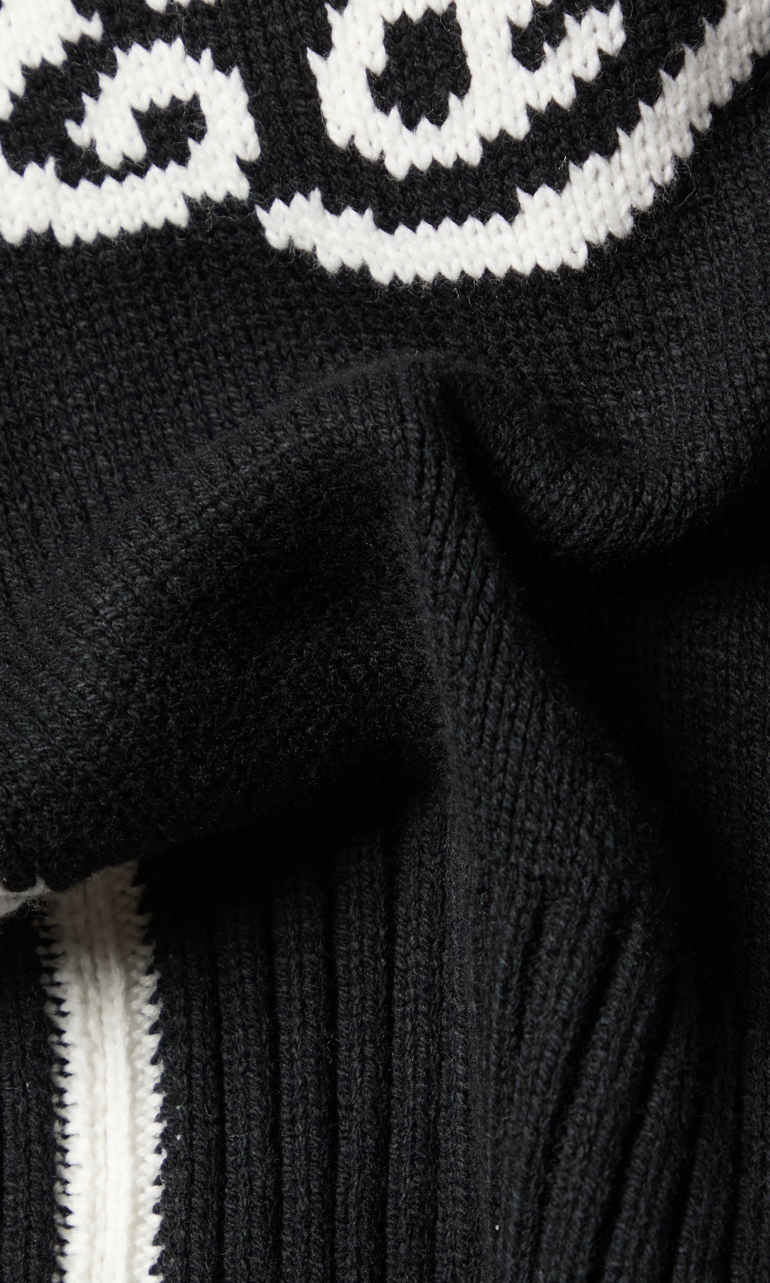 Life Before Knitted Zip Thru Neuletakki. Detail 2. Flat.