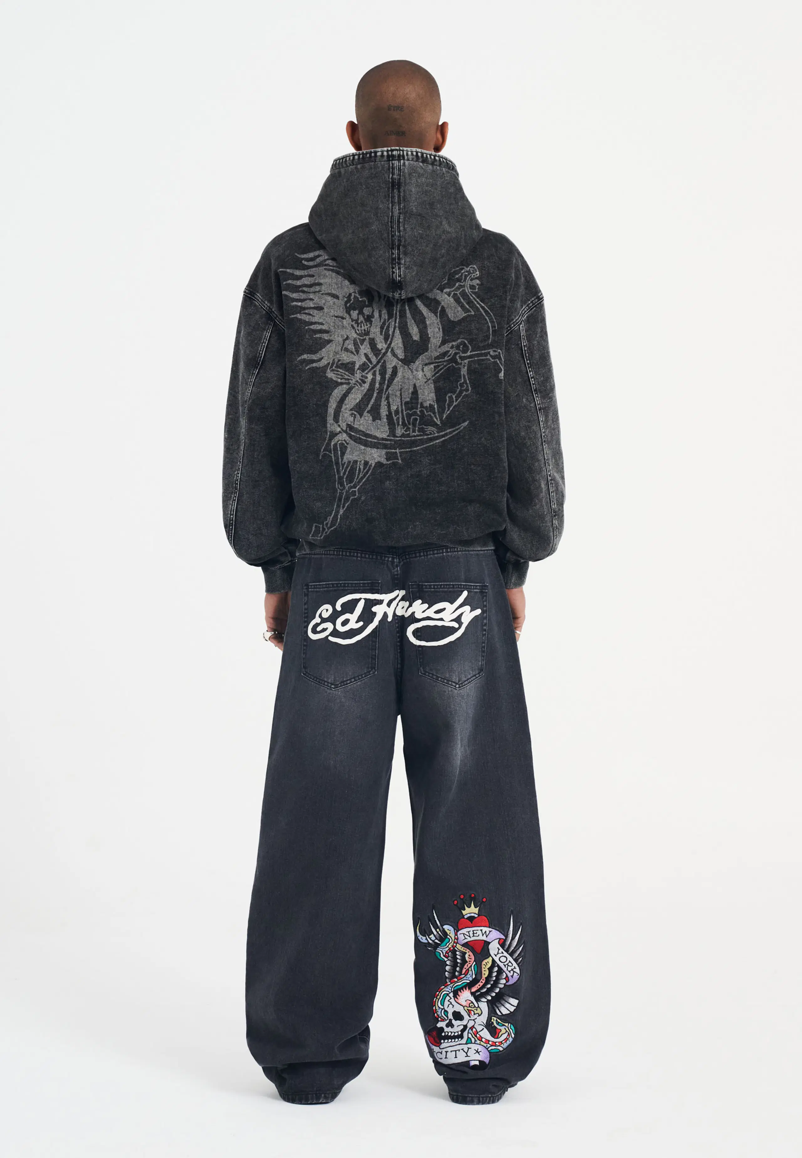 Death Rider Graphic Denim Pouch Huppari. Front 2. Model.