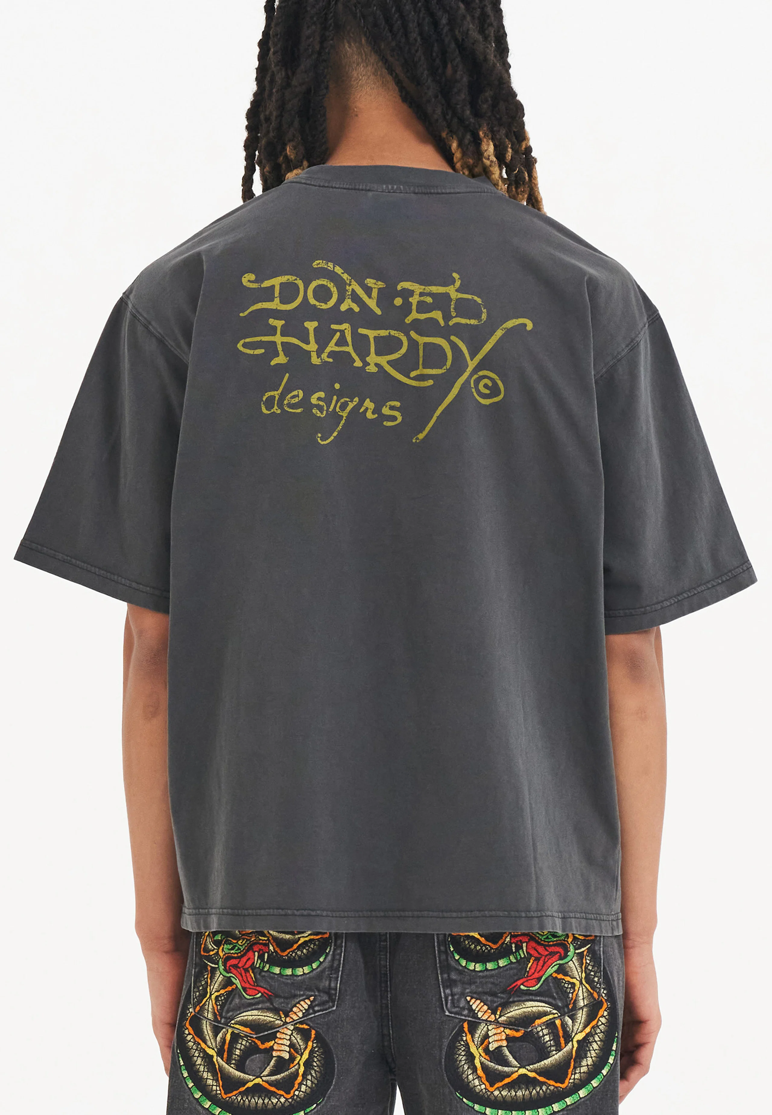 Battle of the Dragons T-Paita. Back. Model.